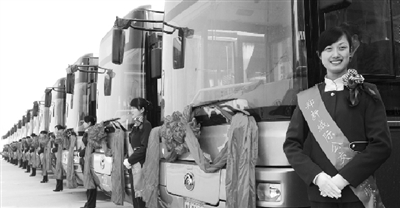 鄭州至新鄉(xiāng)公交車 美女 乘務(wù)員