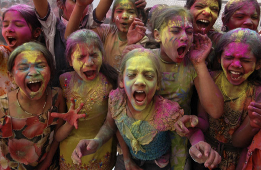ӡȼӠ y(tng)(ji) “Holi”(ji) ʢĹ(ji)