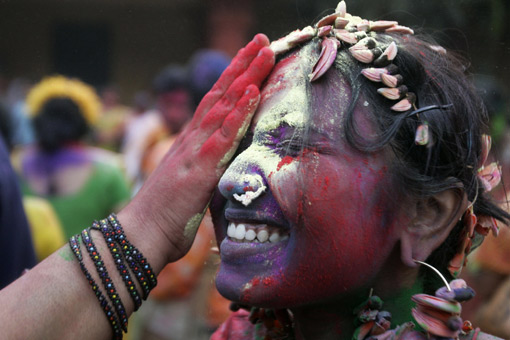 ӡȼӠ y(tng)(ji) “Holi”(ji) ʢĹ(ji)