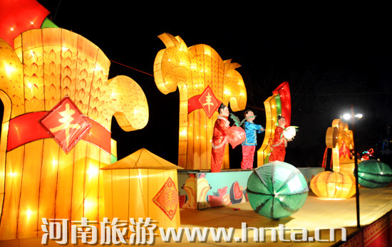 元宵節(jié)喜洋洋 觀燈賞月好熱鬧